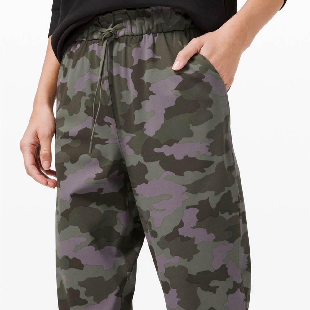 Lululemon Stretch High-Rise Jogger